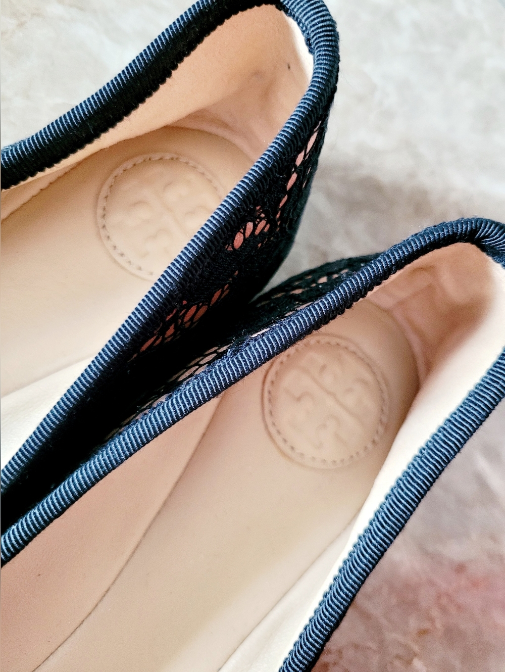 Tory Burch Chelsea Black/Nude Lace Ballet Flats with Gold Logo Charm US 9 NEW - Picture 10 of 16
